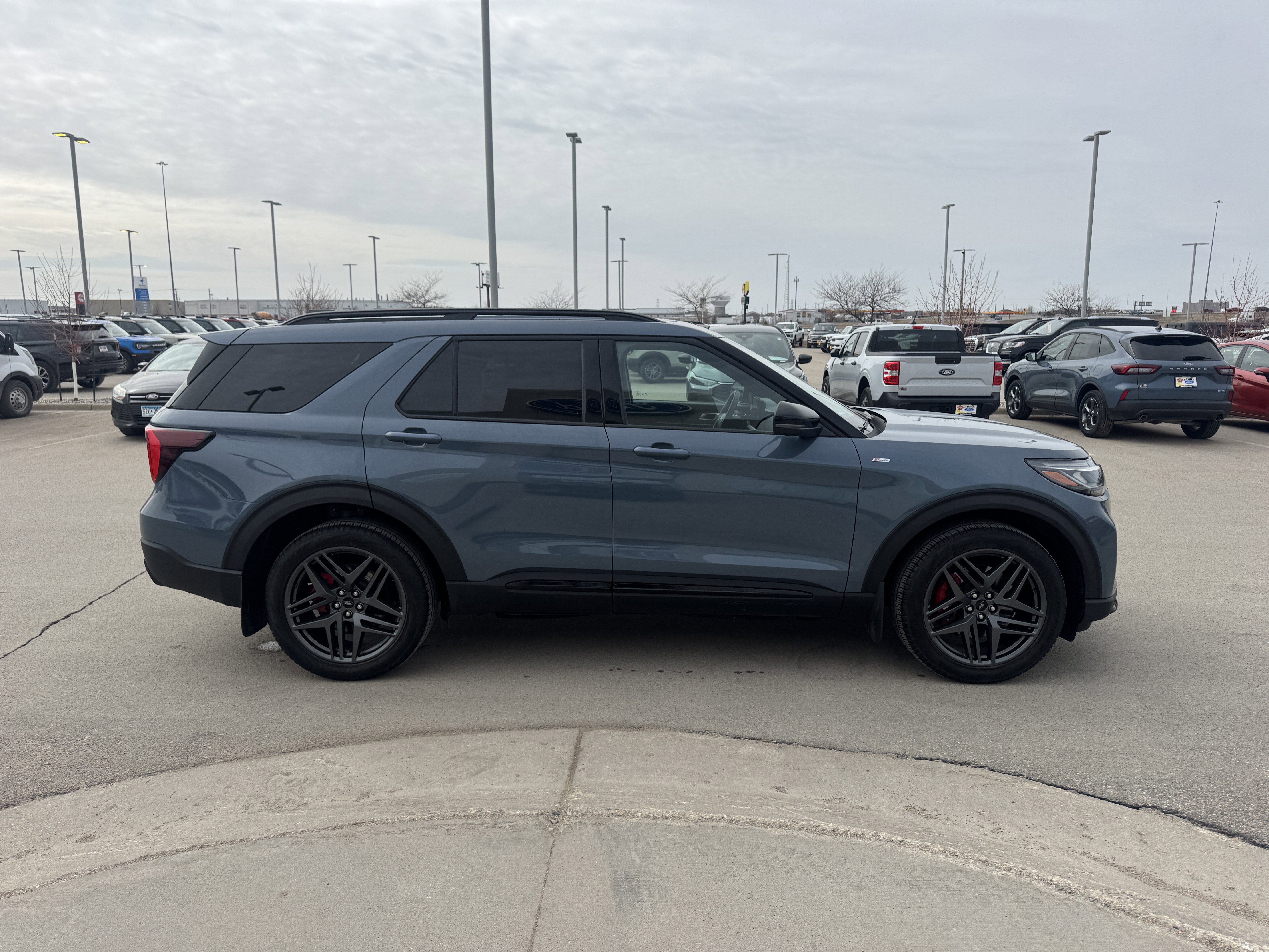 Certified 2025 Ford Explorer ST-Line w/ Premium Package image 9