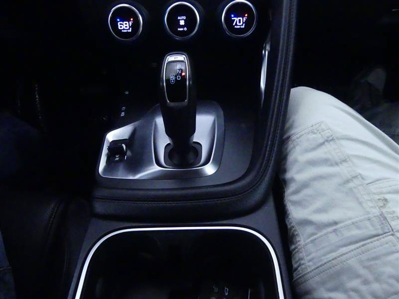 Used 2020 Jaguar E-PACE SE AWD/4WD image 16