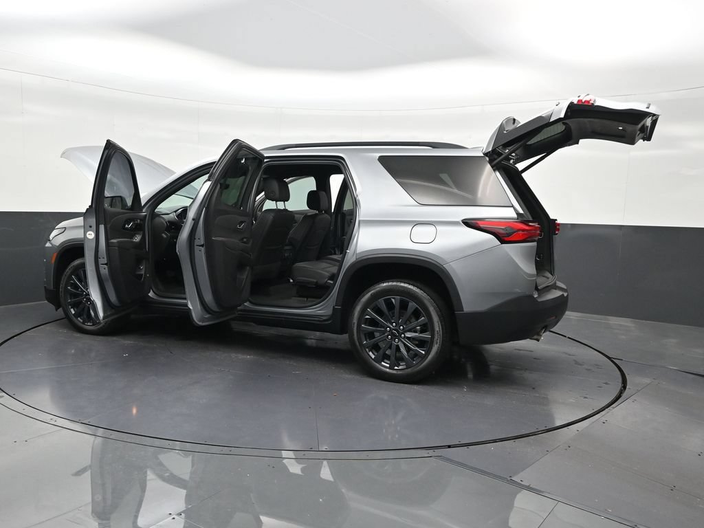 Used 2023 Chevrolet Traverse RS FWD image 37
