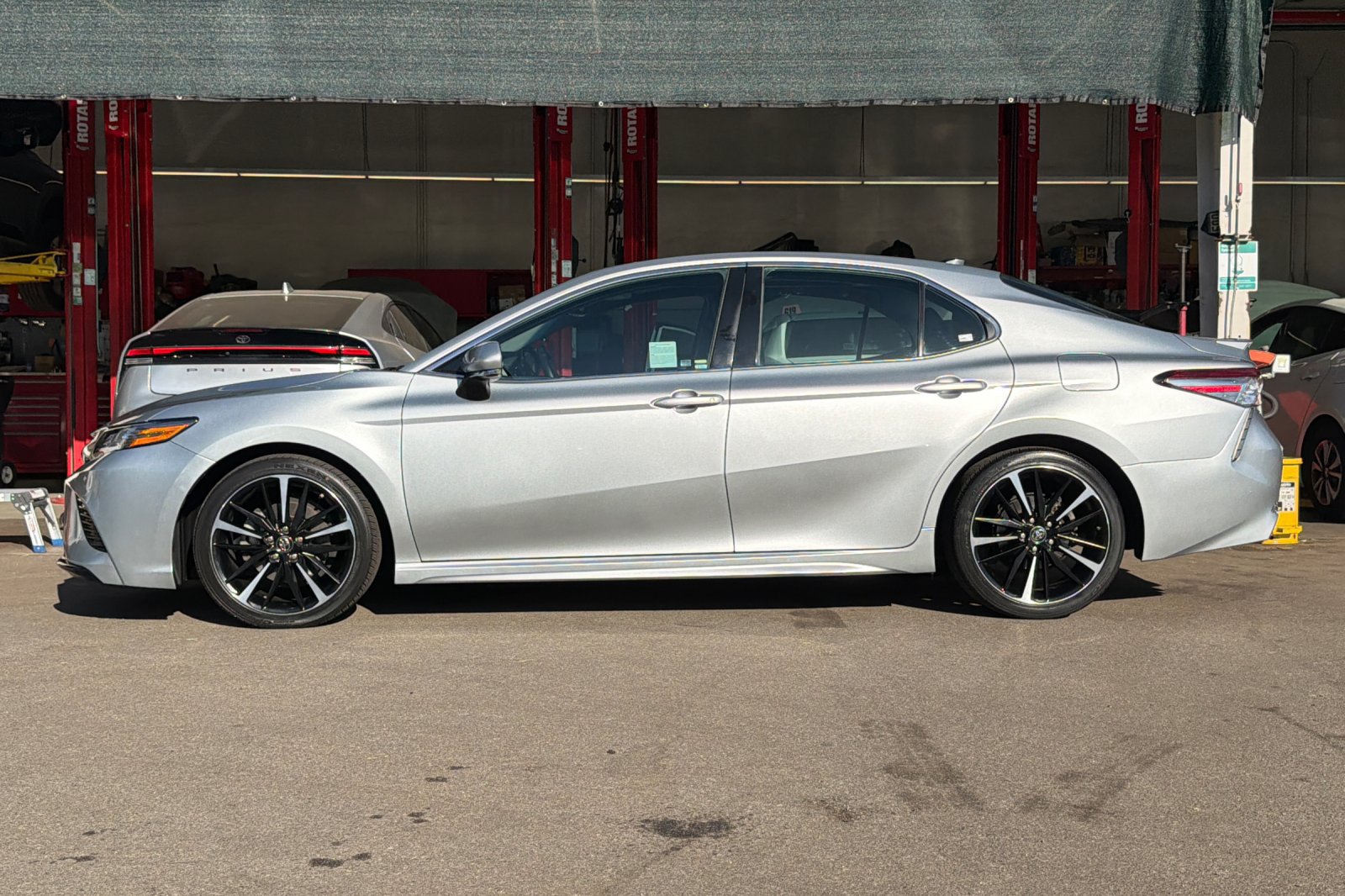 Used 2018 Toyota Camry XSE FWD image 7