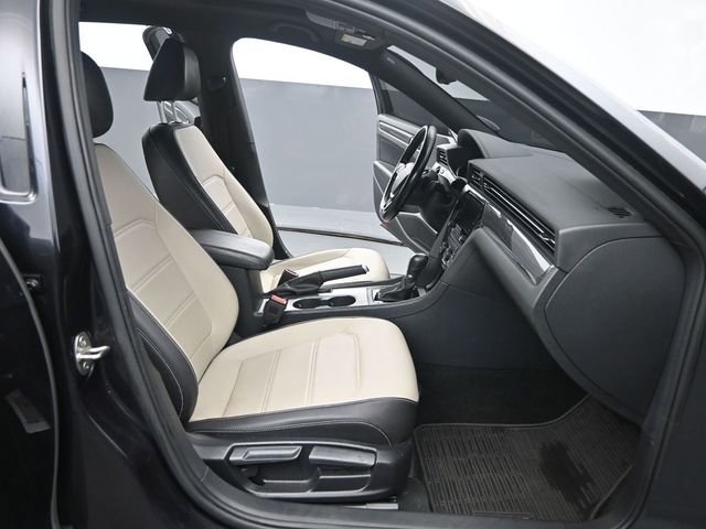 Used 2021 Volkswagen Passat 2.0T R-Line image 18
