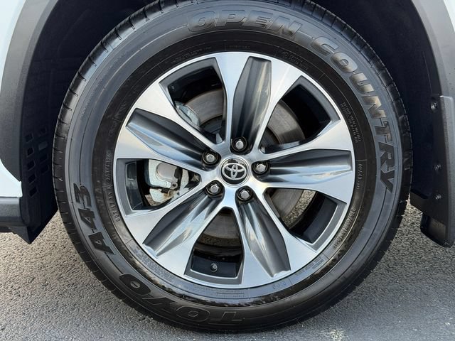 Certified 2026 Toyota Highlander XLE AWD/4WD image 11