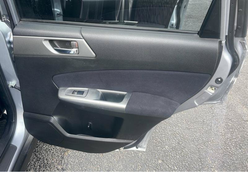 Used 2012 Subaru Forester 2.5X Limited AWD/4WD image 30