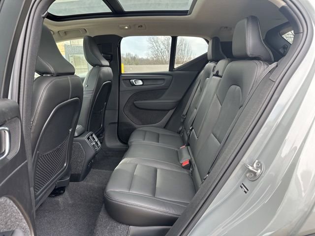 Certified 2025 Volvo XC40 B5 Core image 11
