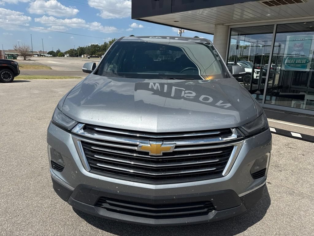 Used 2023 Chevrolet Traverse LT FWD image 2