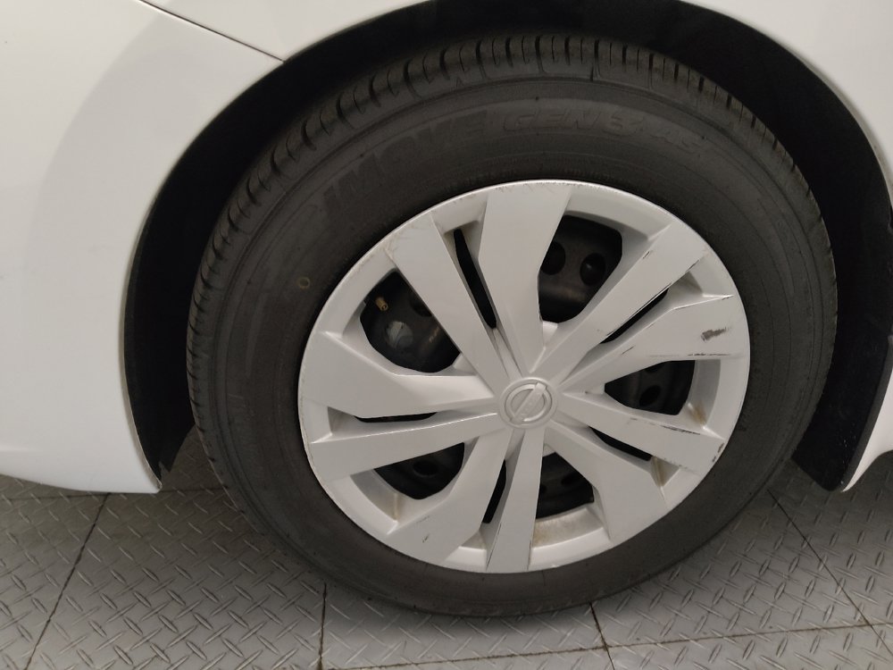 Used 2020 Nissan Versa S FWD image 31