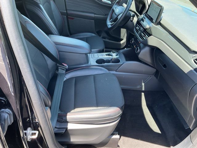 Used 2025 Ford Escape ST-Line AWD/4WD image 19