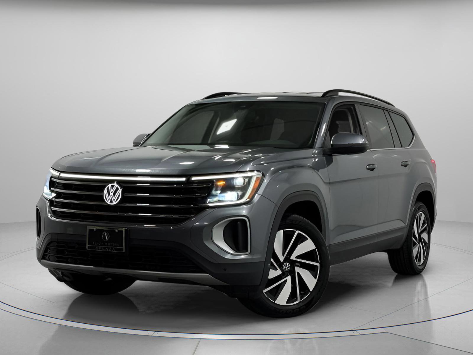 Used 2024 Volkswagen Atlas SE image 2