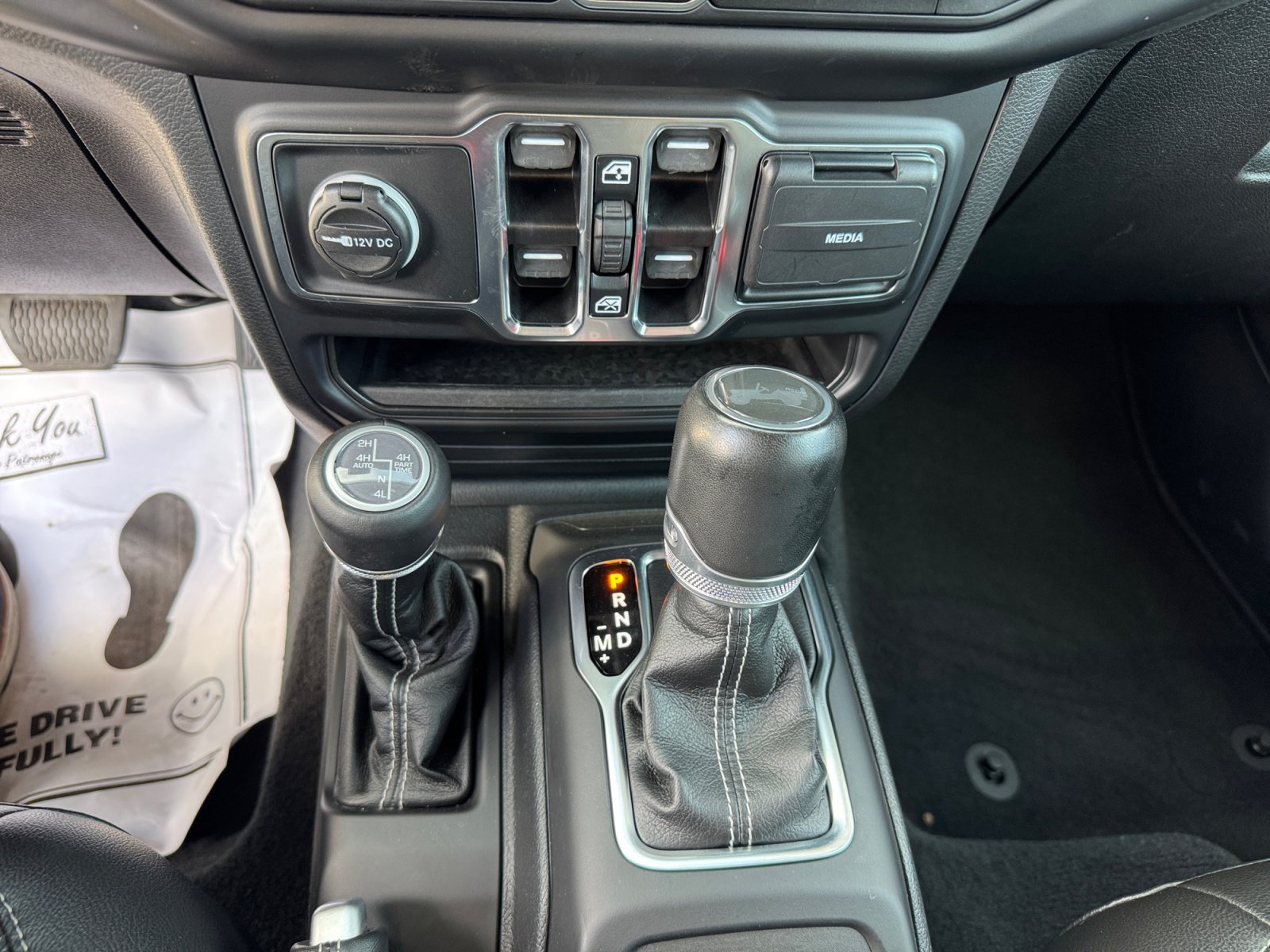 Used 2023 Jeep Wrangler Unlimited Sahara AWD/4WD image 15