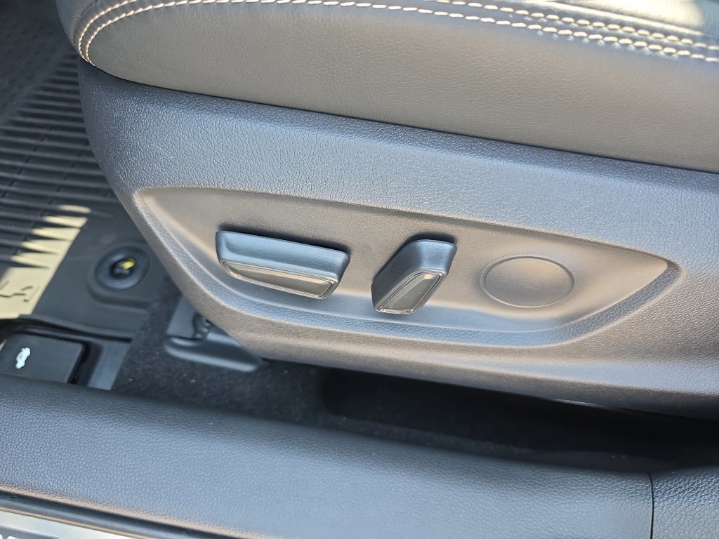 Used 2025 Toyota Corolla XLE image 22