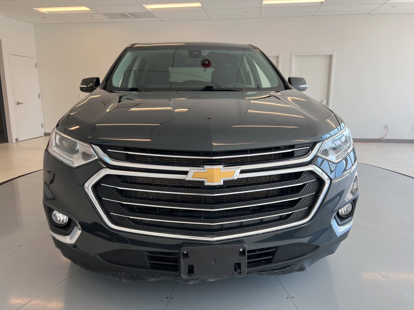 Used 2021 Chevrolet Traverse LT image 2