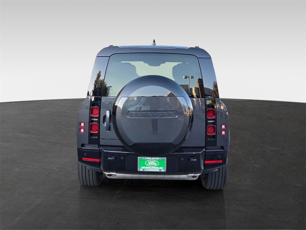 New 2025 Land Rover Defender 130 X-Dynamic SE image 5