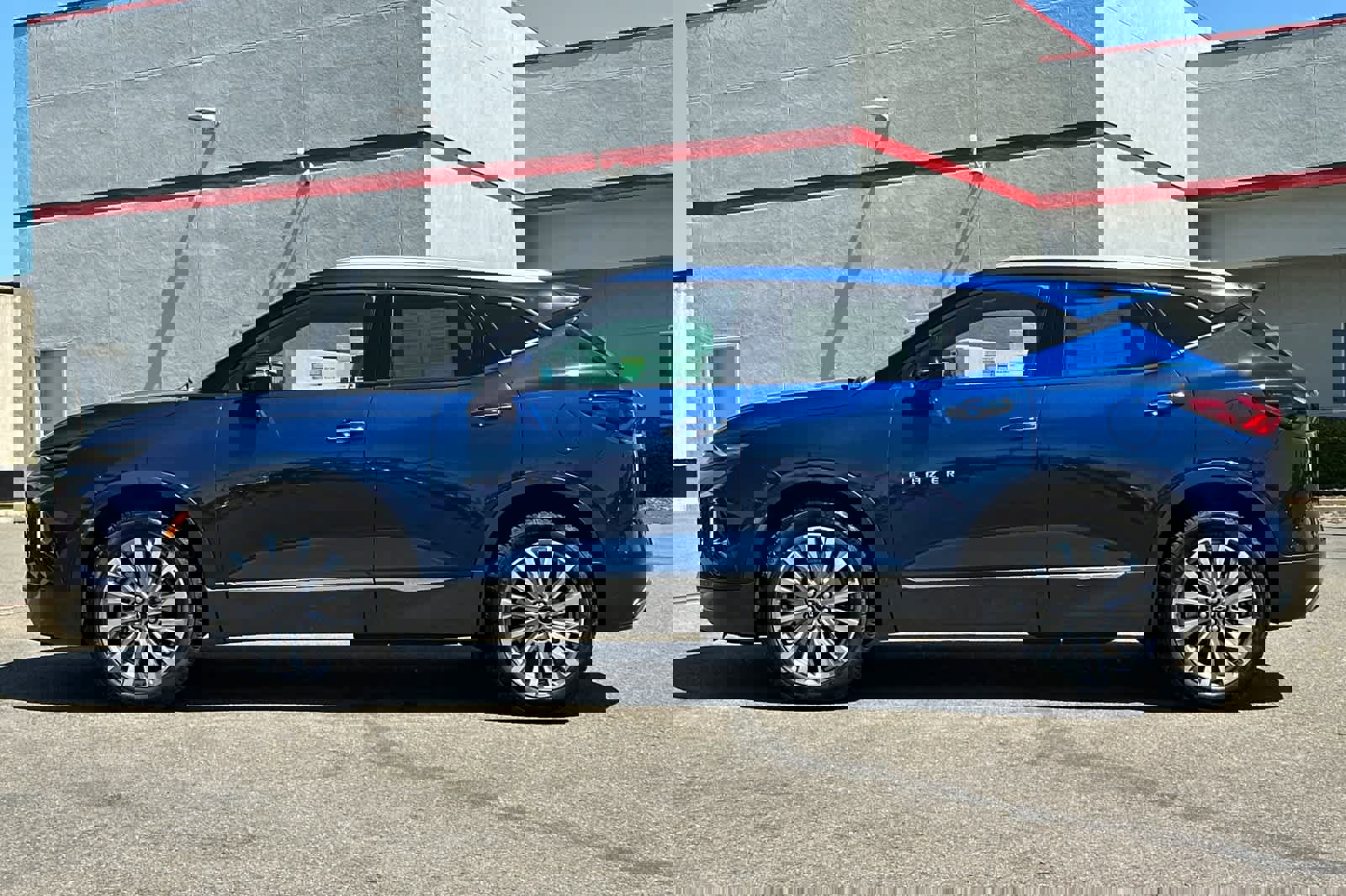 Used 2022 Chevrolet Blazer Premier w/ Enhanced Convenience Package AWD/4WD image 9