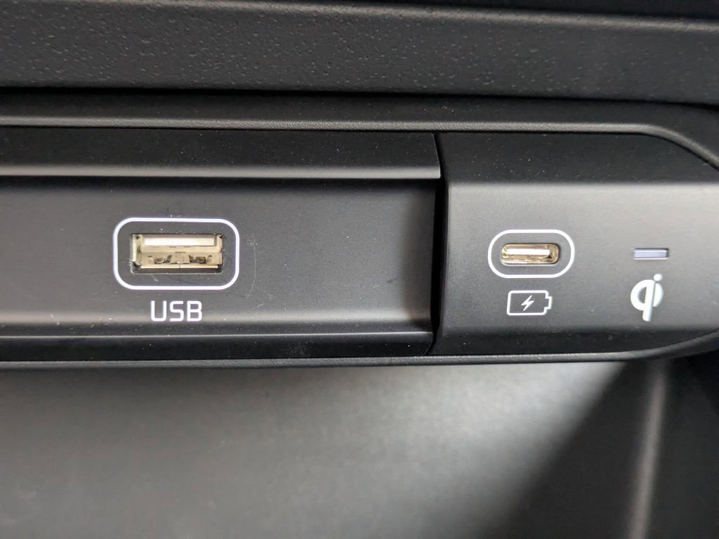 Used 2025 Kia Niro EX Touring image 23