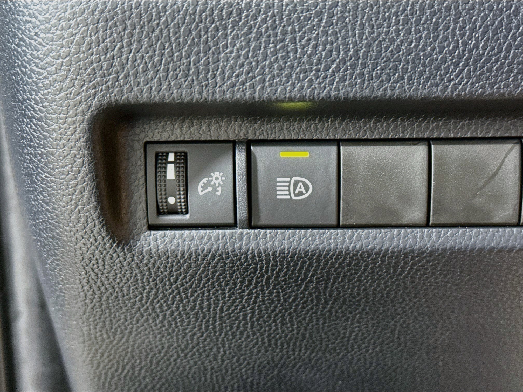 Used 2023 Toyota RAV4 XLE Premium FWD image 9