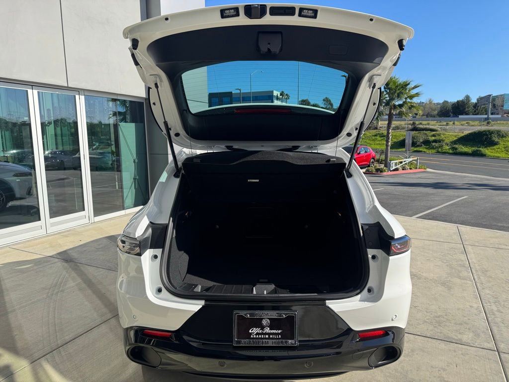 Used 2025 Alfa Romeo Tonale image 11