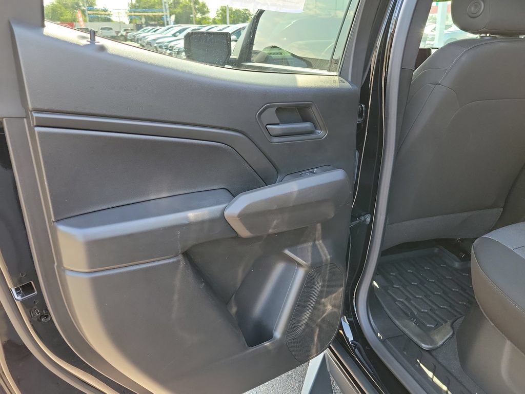 Used 2025 Chevrolet Colorado W/T RWD image 16