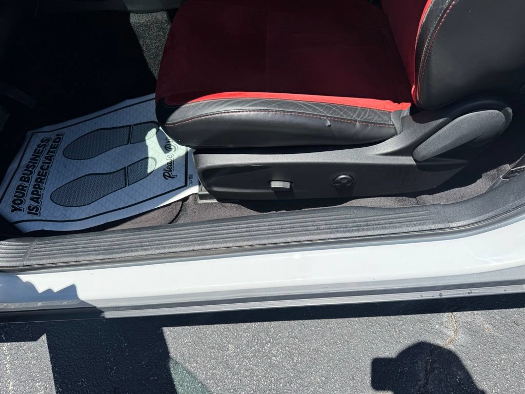 Used 2018 Dodge Challenger SXT Plus RWD image 13
