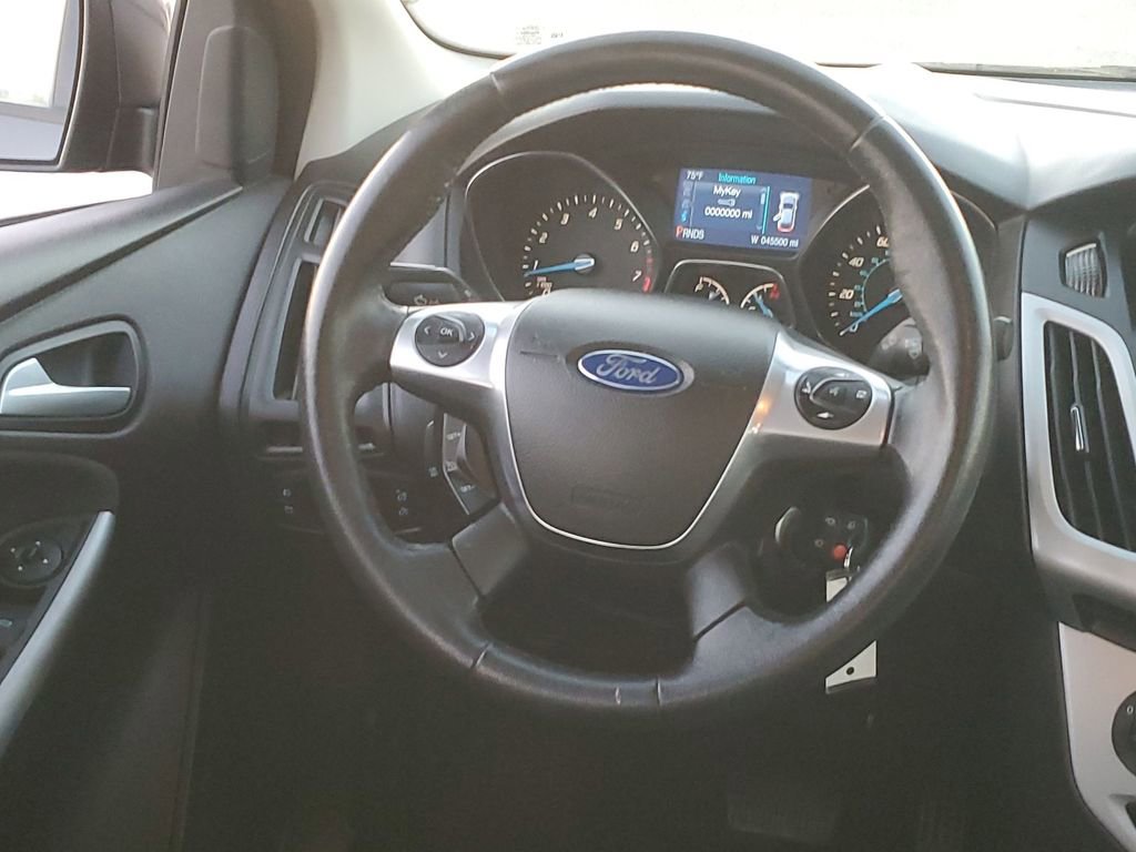 Used 2014 Ford Focus SE w/ Equipment Group 201A image 25