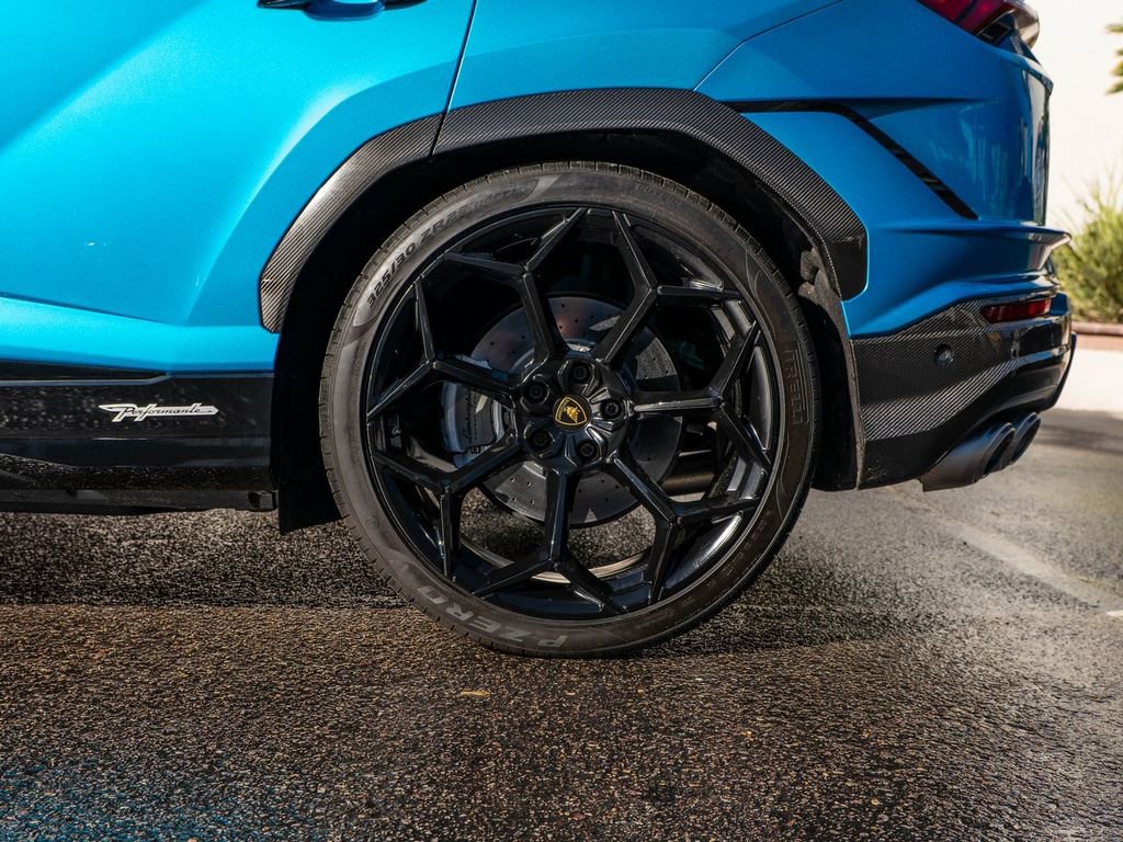 Used 2023 Lamborghini Urus Performante AWD/4WD image 14
