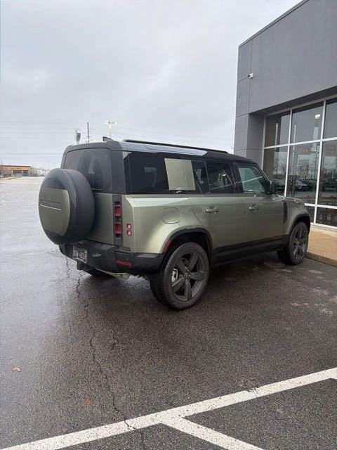 Used 2025 Land Rover Defender 110 X-Dynamic SE image 5