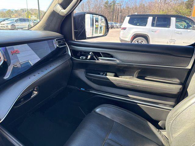Used 2022 Jeep Grand Wagoneer Series II AWD/4WD image 25