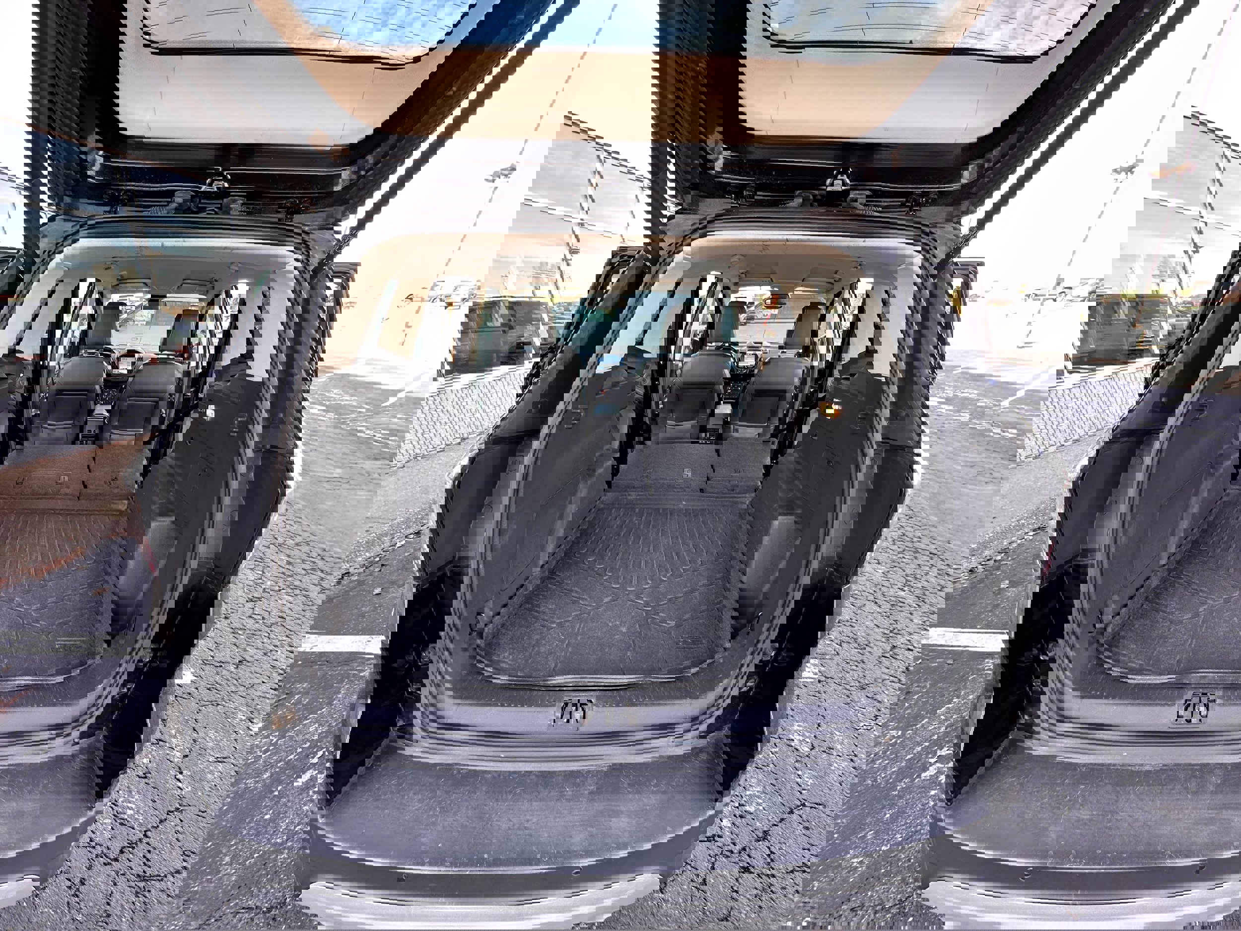 Used 2017 Ford Escape Titanium w/ Equipment Group 301A image 8