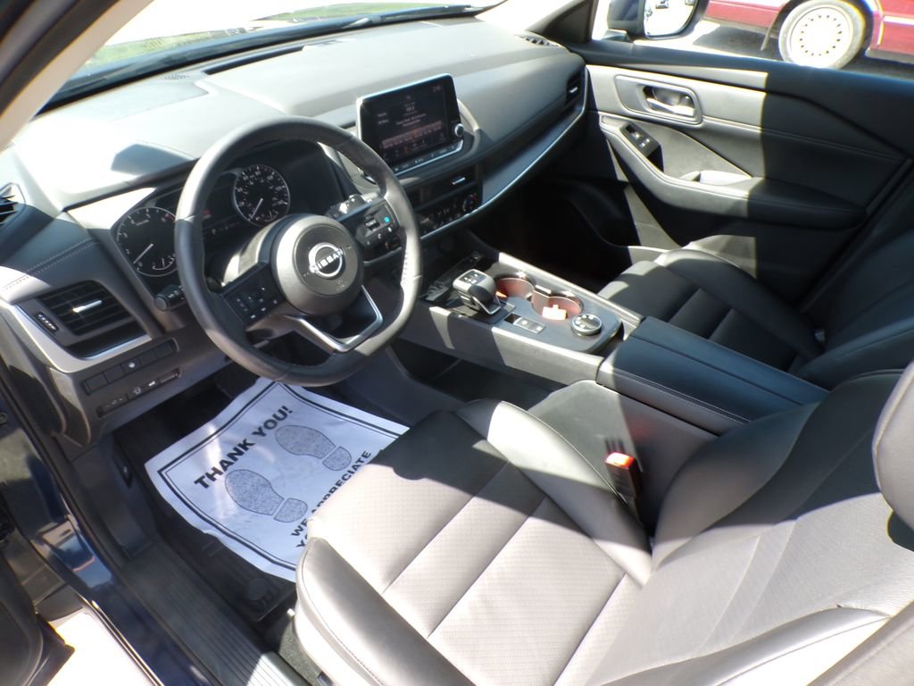 Used 2024 Nissan Rogue SV w/ SV Premium Package image 16