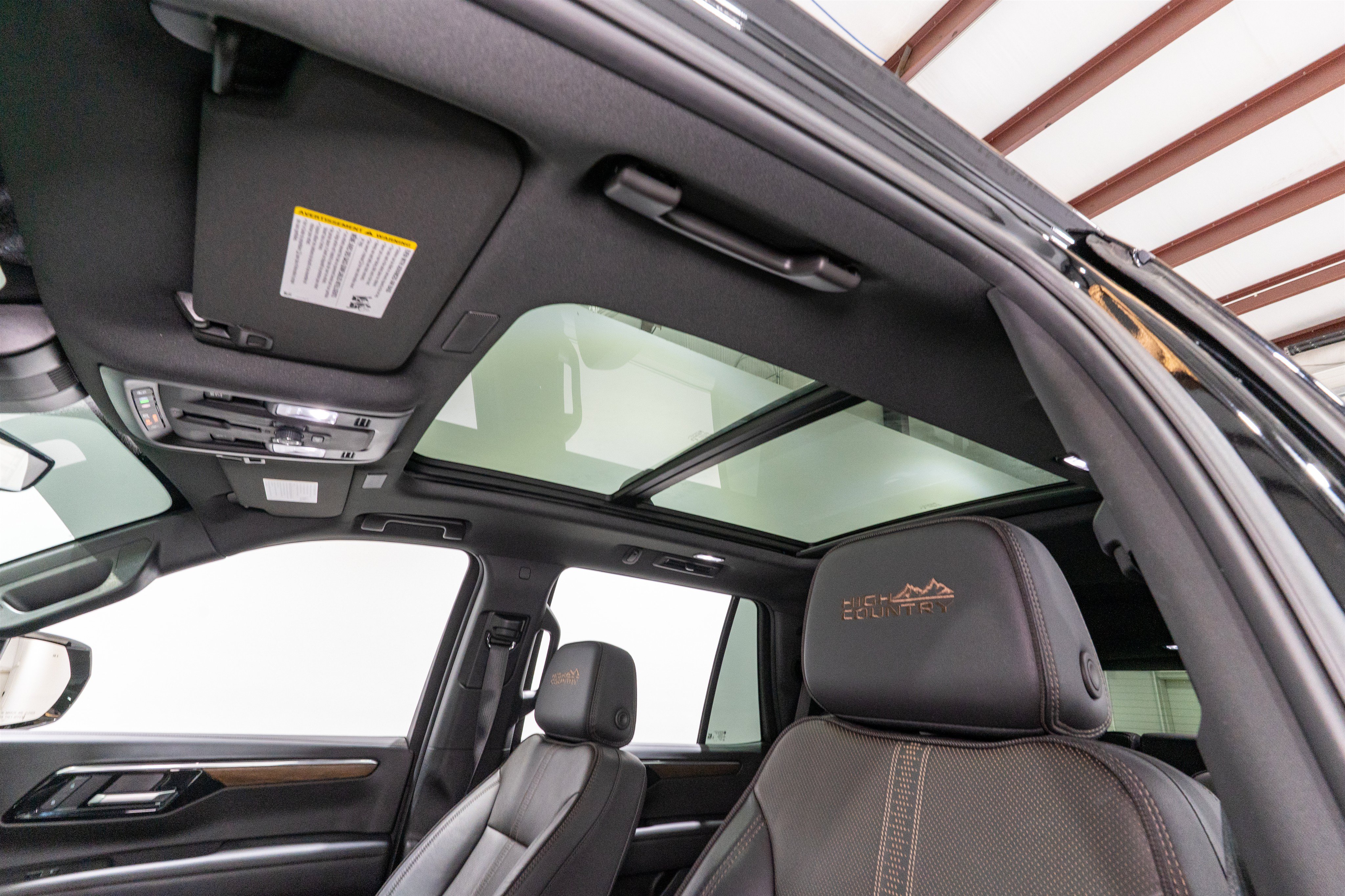 Used 2025 Chevrolet Tahoe High Country AWD/4WD image 18