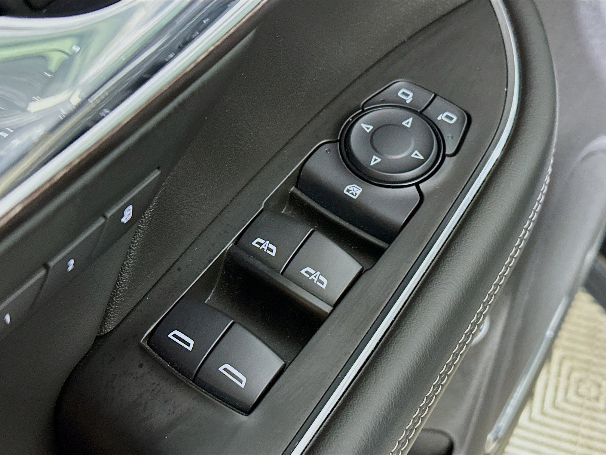 Used 2023 Buick Envision Avenir AWD/4WD image 18