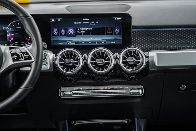 Certified 2024 Mercedes-Benz GLB 250 4MATIC w/ Winter Heating Package image 22