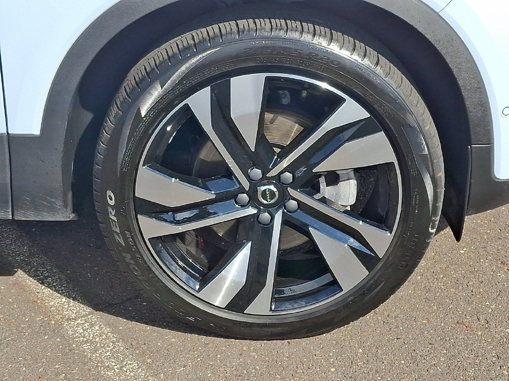 Certified 2024 Volvo XC40 B5 Plus w/ Protection Package Premier AWD/4WD image 8