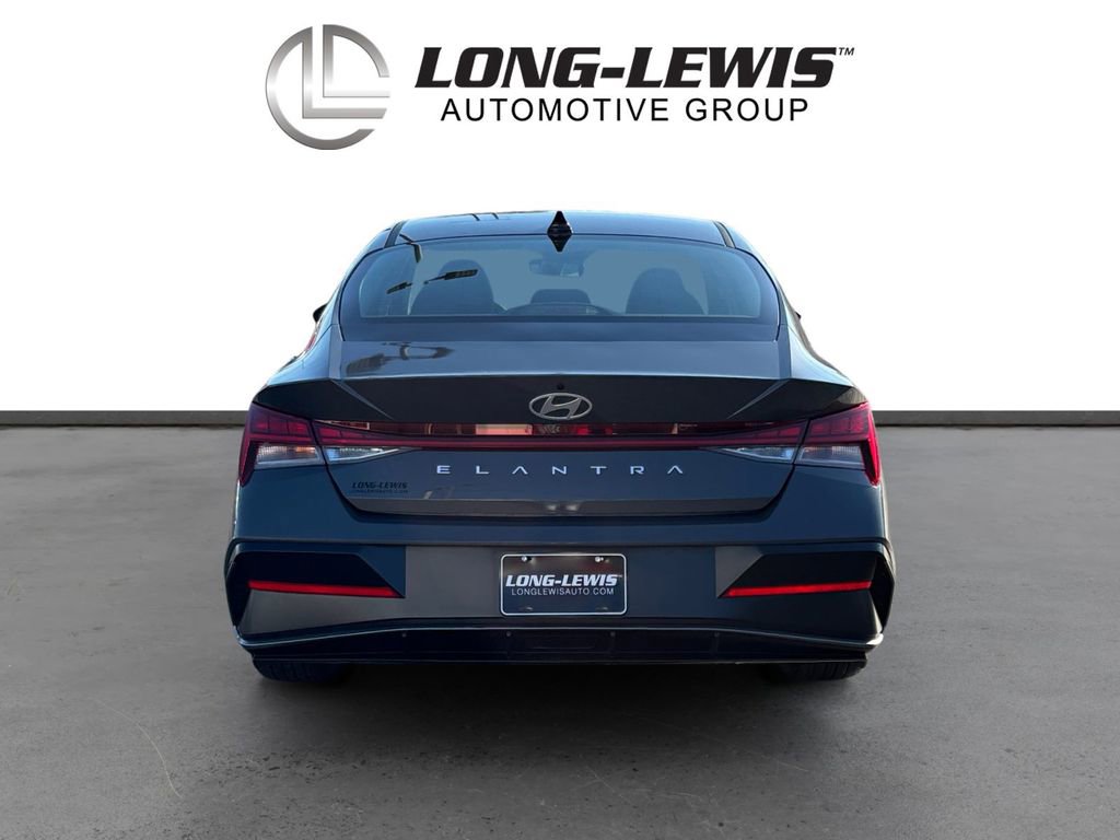 Used 2024 Hyundai Elantra SEL w/ Convenience Package image 5