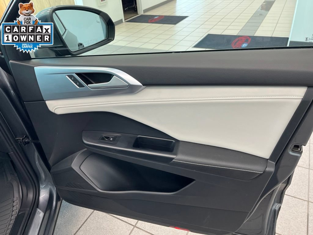 Used 2025 Volkswagen Taos SE AWD/4WD image 23