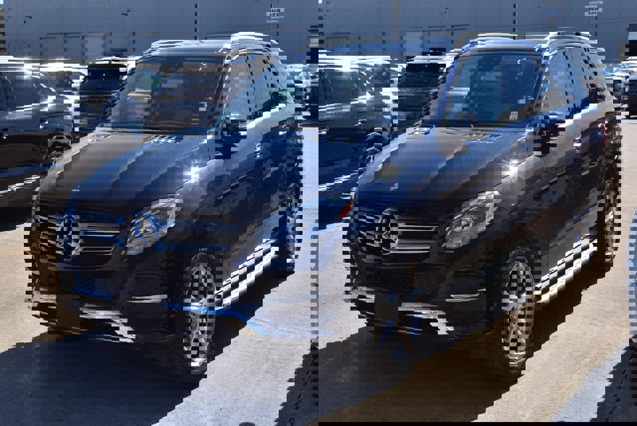 Used 2017 Mercedes-Benz GLE 350 4MATIC image 2