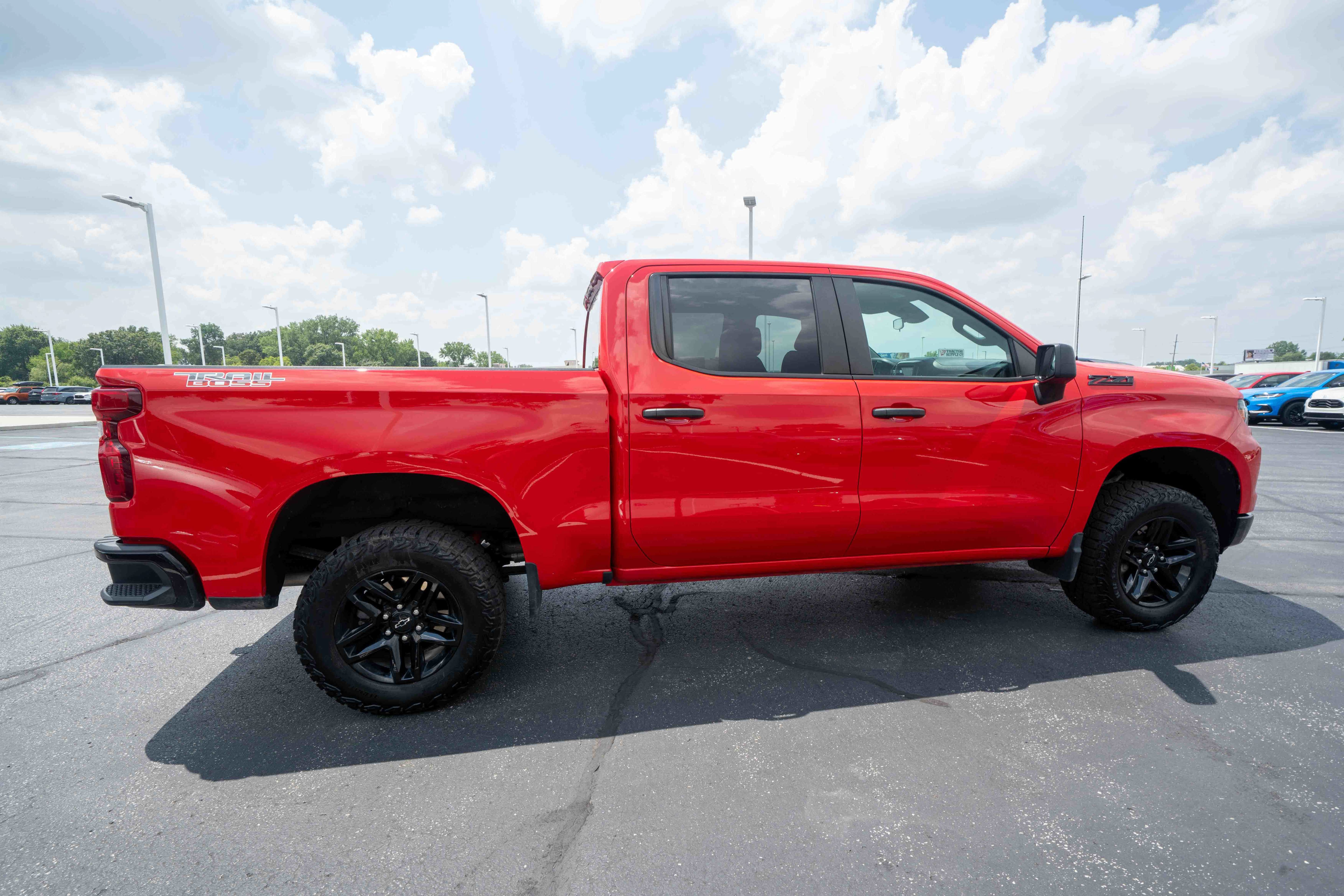 Used 2024 Chevrolet Silverado 1500 Custom Trail Boss w/ LPO, Dark Essentials Package AWD/4WD image 6