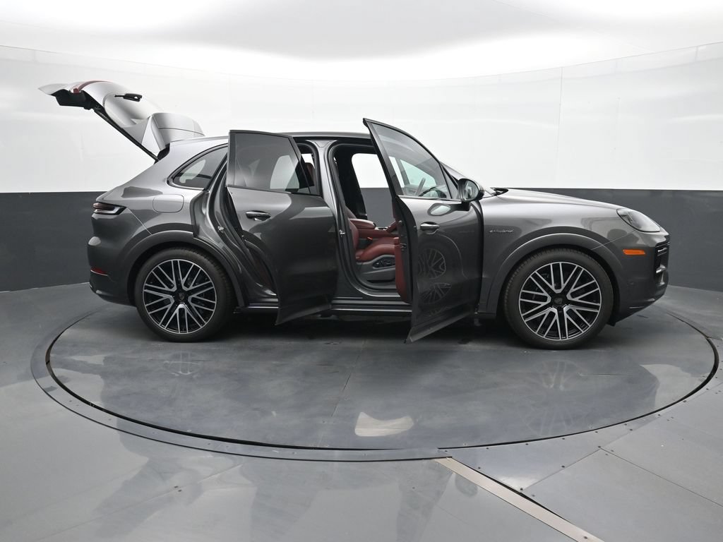New 2025 Porsche Cayenne Turbo AWD/4WD image 34