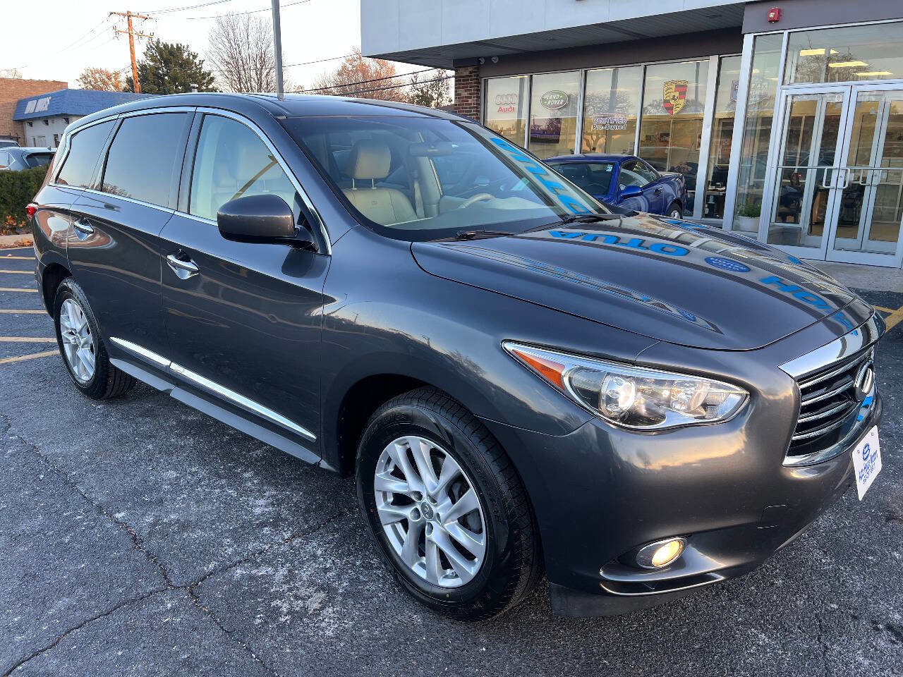 Used 2013 INFINITI JX35 Base AWD 4dr SUV w/ Cargo Pkg image 4