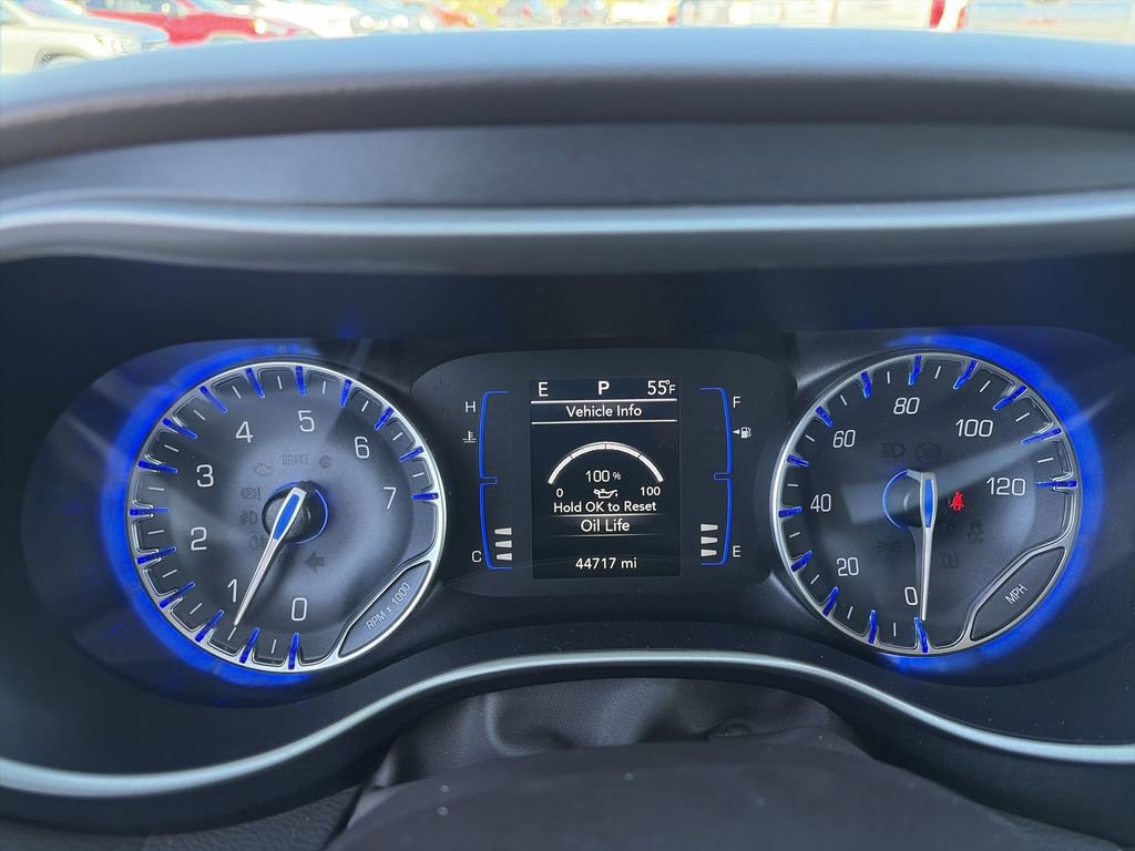 Used 2020 Chrysler Pacifica Touring-L image 17