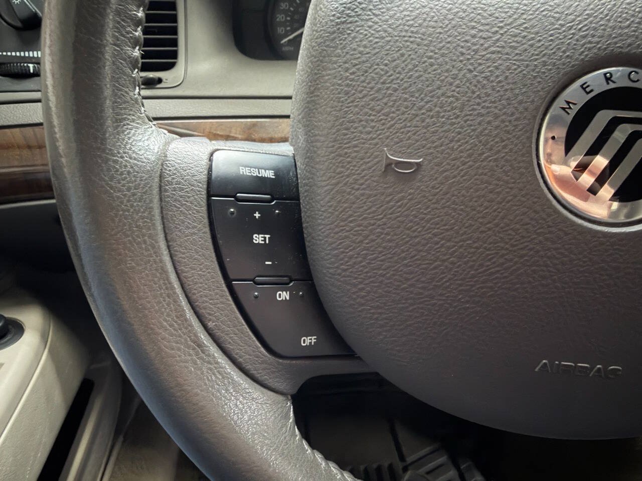Used 2010 Mercury Grand Marquis LS RWD image 23