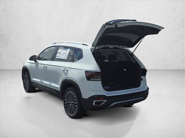 New 2026 Volkswagen Taos SE FWD image 3