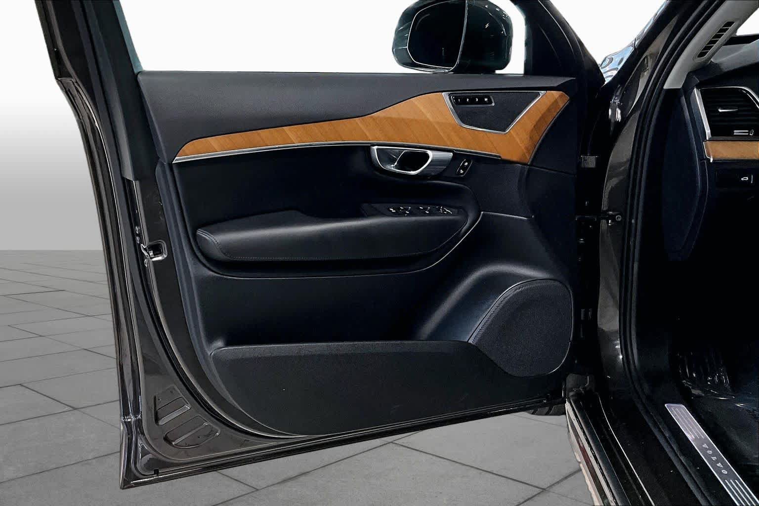 Certified 2024 Volvo XC90 B6 Plus w/ Protection Package Premier AWD/4WD image 21