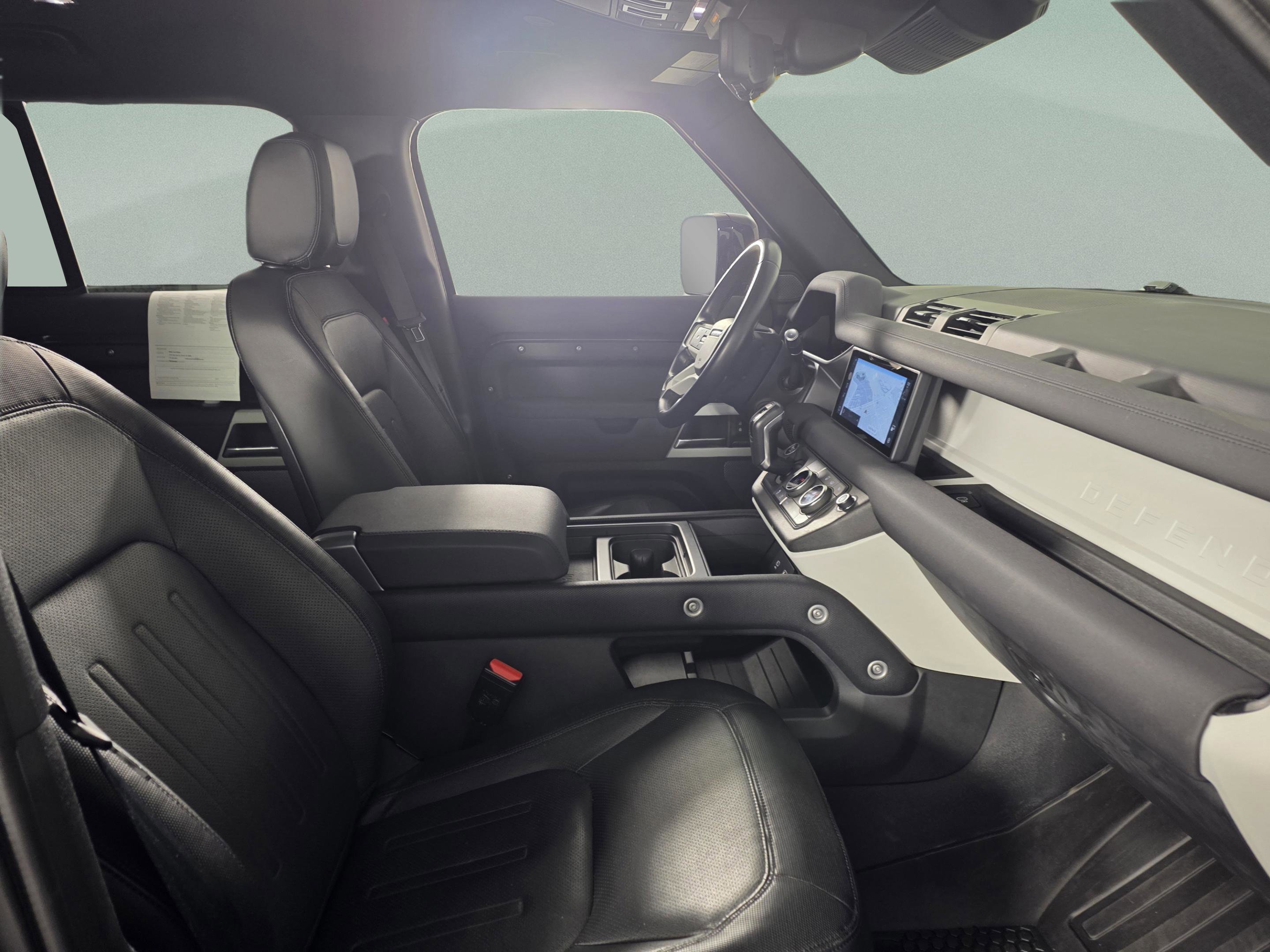 Used 2022 Land Rover Defender 110 X-Dynamic SE image 24