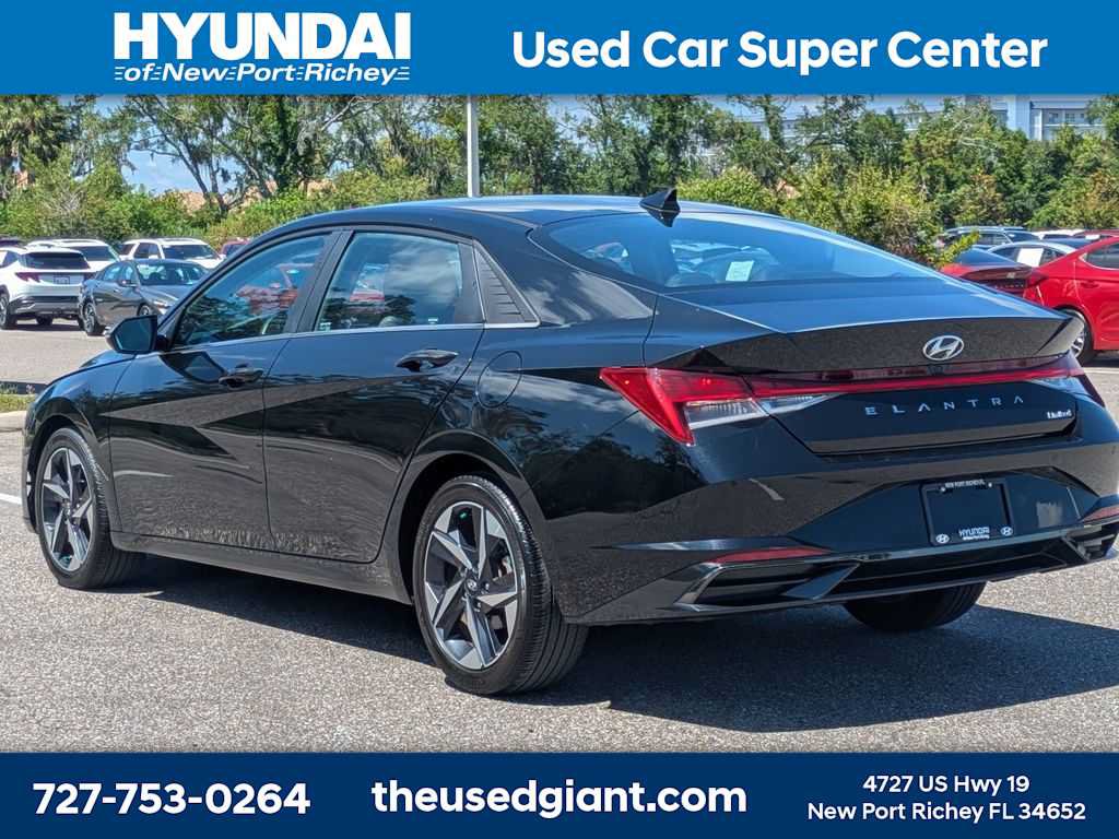 Certified 2023 Hyundai Elantra Limited w/ Cargo Package FWD image 3