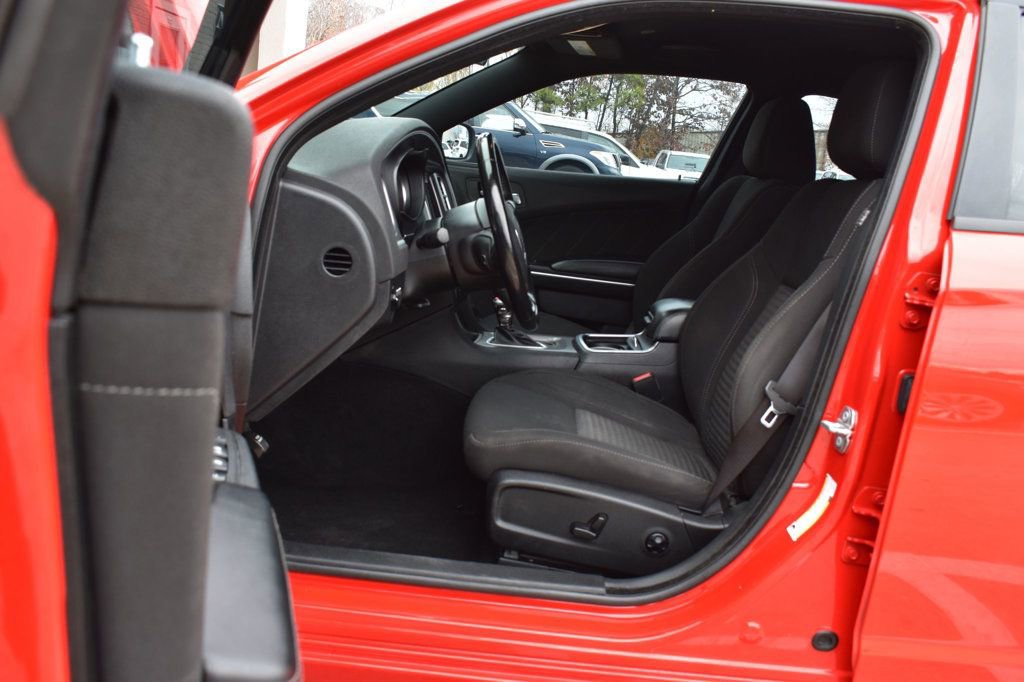 Used 2020 Dodge Charger SXT w/ Driver Convenience Group image 14