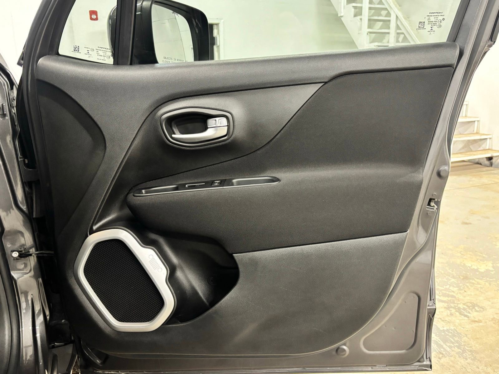 Used 2021 Jeep Renegade Latitude FWD image 22