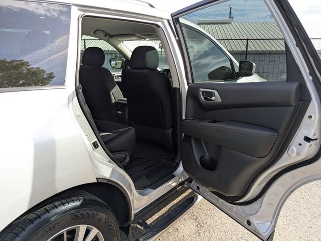 Used 2018 Nissan Pathfinder S image 35