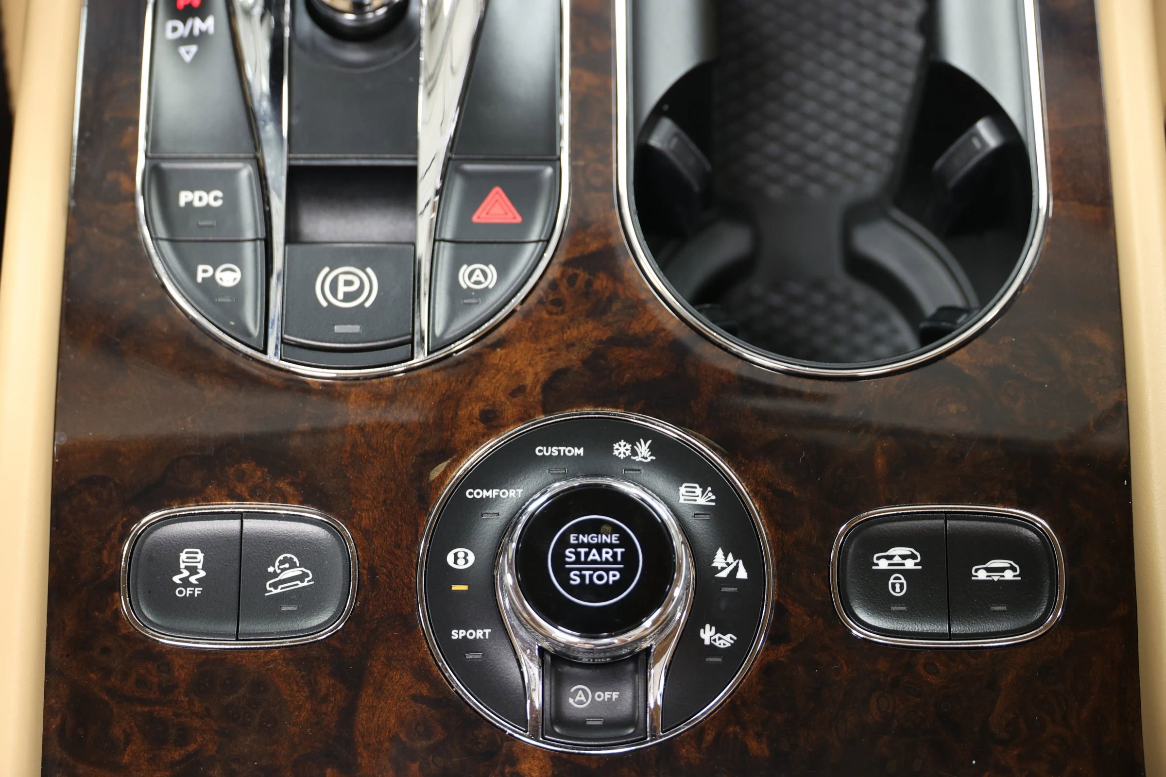 Used 2018 Bentley Bentayga AWD/4WD image 44