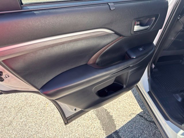 Used 2019 Toyota Highlander Limited AWD/4WD image 11