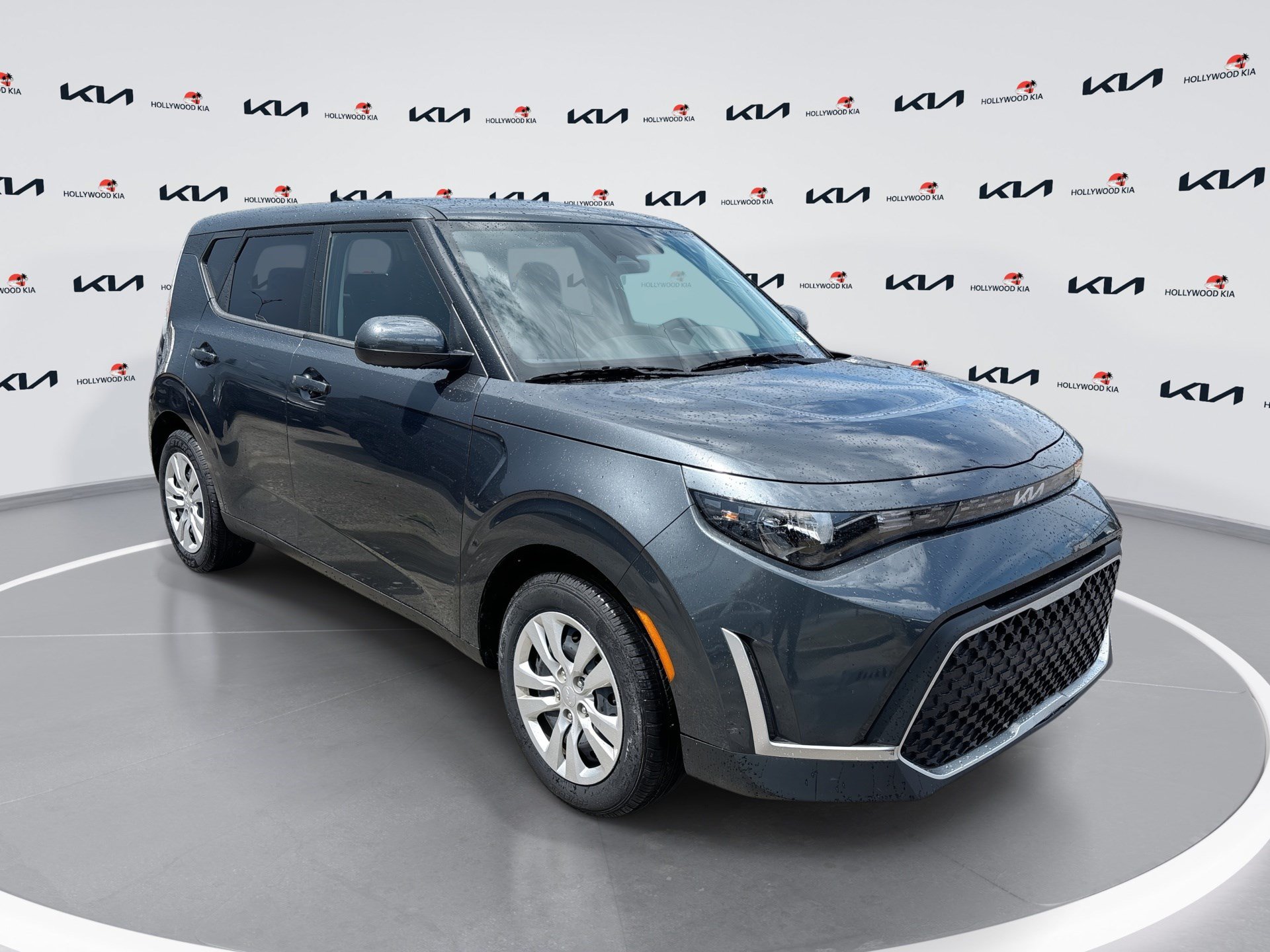 Used 2025 Kia Soul LX FWD image 1